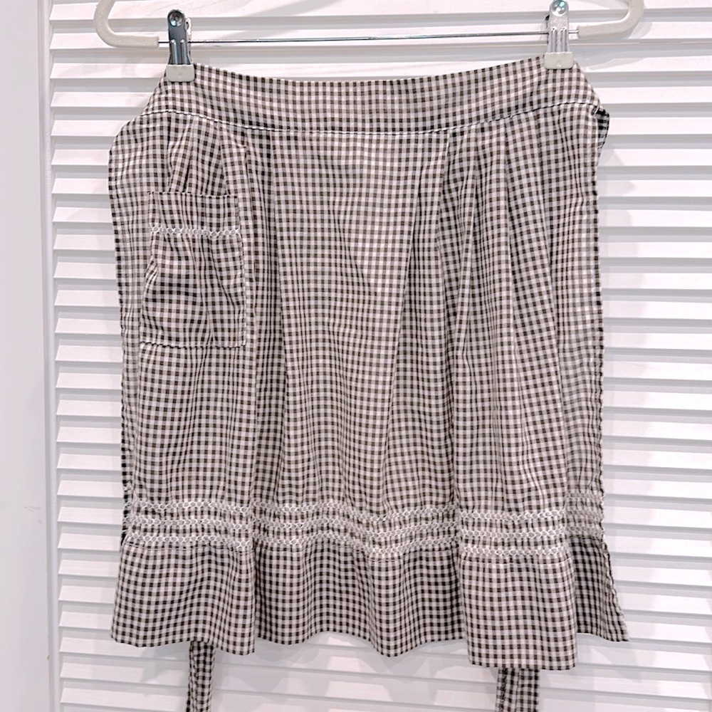 Handmade Vintage Apron with Pocket Gingham Fabric Stitched Detail - Picture 5 of 7